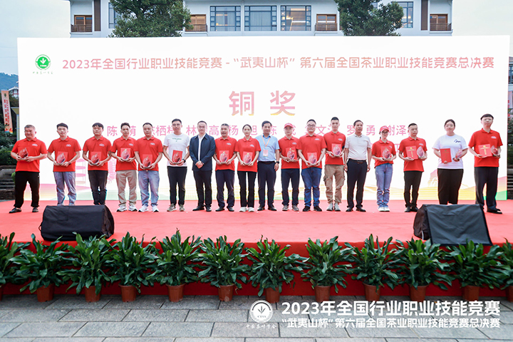 修2：合影——获铜奖选手合影照片（右7为陈成）.jpg