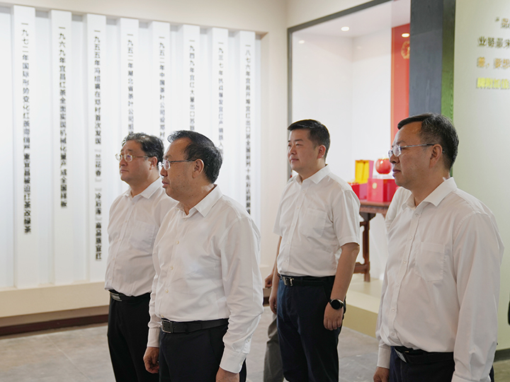 720  规格   图：调研组一行参观萧氏茶博馆.jpg