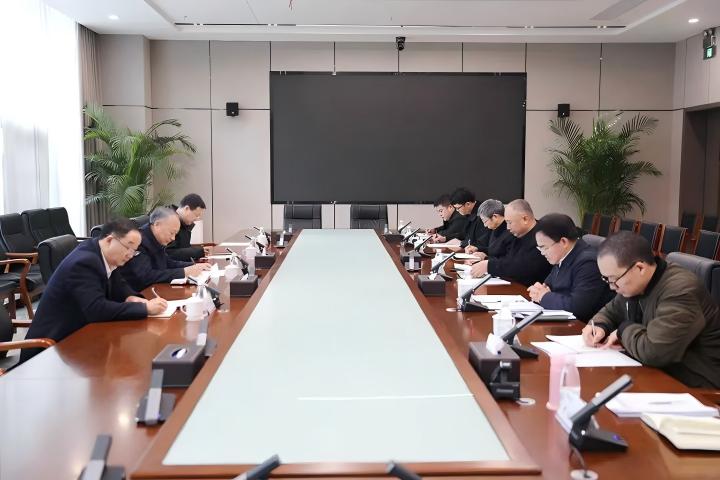 市政协主席、市茶产业链链长王均成到宜茶集团、市茶产业协会调研